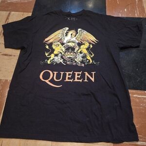 QUEEN black tshirt with gold red accents on the print front back mens BNWOT